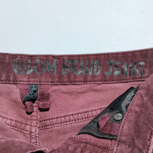 Volcom Classic Retro Mid Rise Featherwale Corduroy Yae Shorts Faded Burgundy 3 - Picture 4 of 13